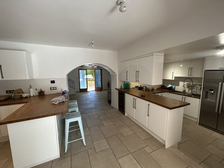 A Serene Luxury Villa in the Perfect Provence Location - Le Brûlât, France