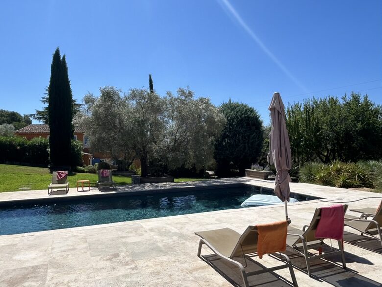 A Serene Luxury Villa in the Perfect Provence Location - Le Brûlât, France