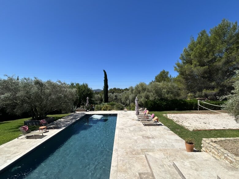 A Serene Luxury Villa in the Perfect Provence Location - Le Brûlât, France