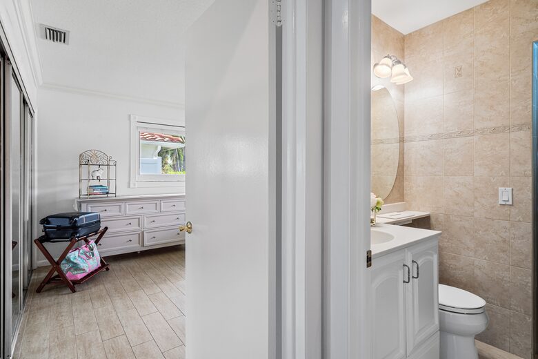 Heated Pool Oasis Near Ocean Reef Beach - Riviera Beach, Florida