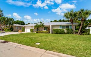 Heated Pool Oasis Near Ocean Reef Beach - Riviera Beach, Florida