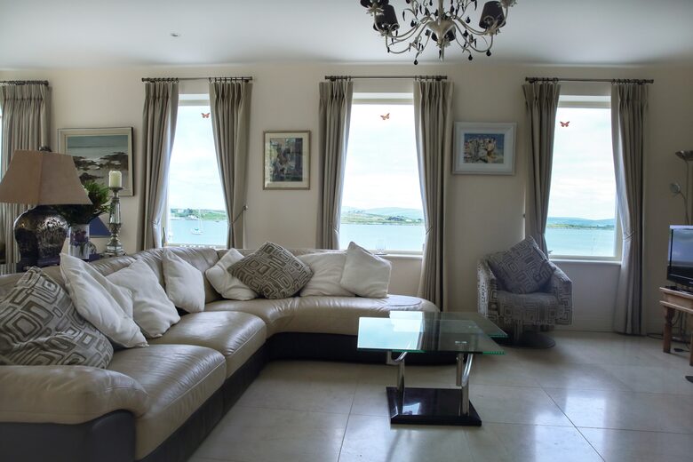 The Harbour House - Roundstone, Ireland