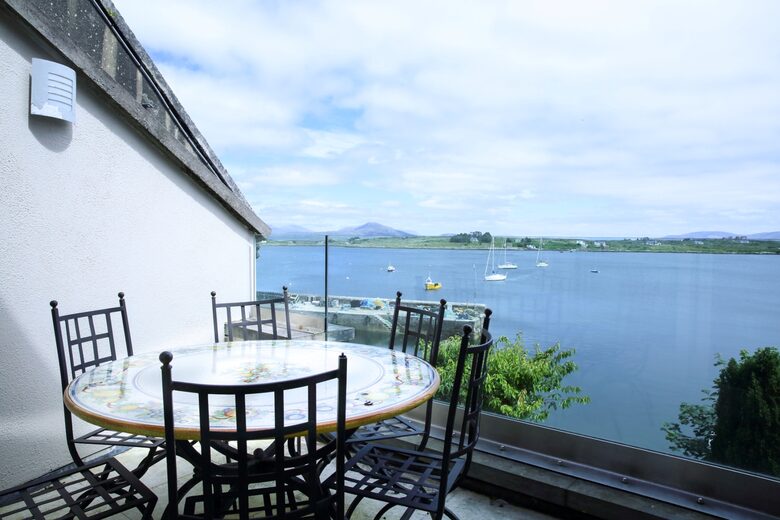 The Harbour House - Roundstone, Ireland