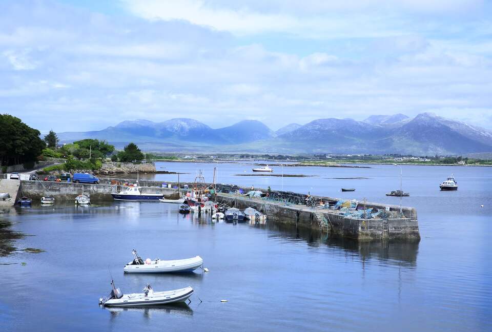The Harbour House - Roundstone, Ireland
