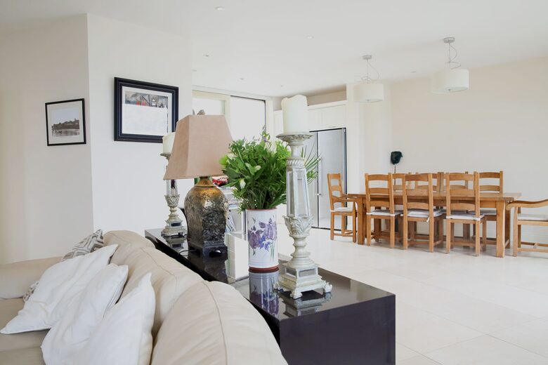 The Harbour House - Roundstone, Ireland