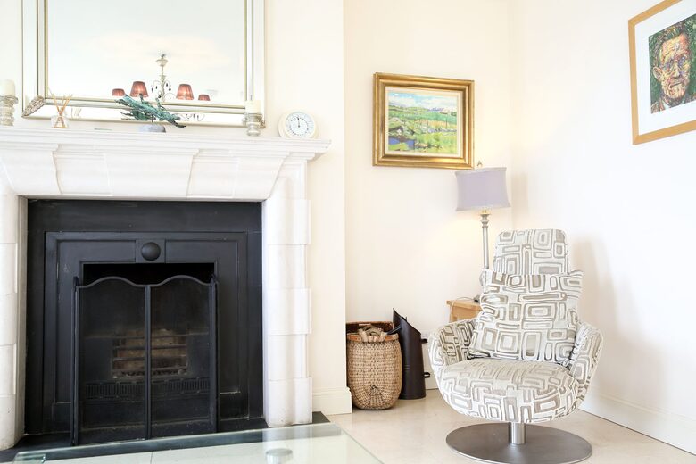 The Harbour House - Roundstone, Ireland