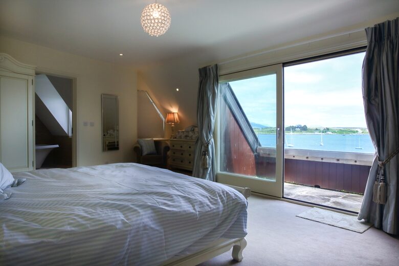 The Harbour House - Roundstone, Ireland