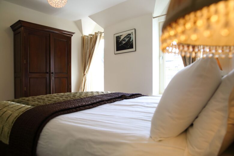 The Harbour House - Roundstone, Ireland