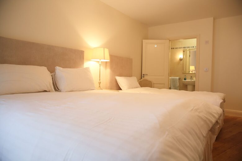 The Harbour House - Roundstone, Ireland