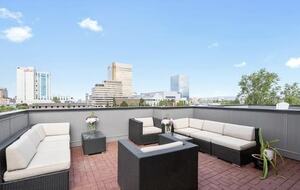 Luxe Rooftop Views Across Anchorage’s Park Strip - Anchorage, Alaska