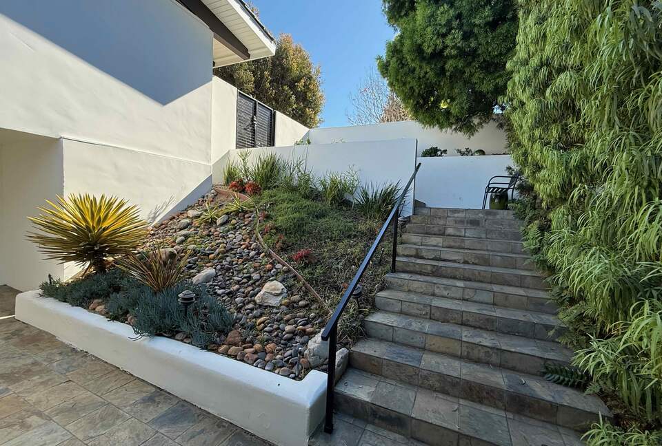 Palos Verdes Luxury Retreat with Sunset Terraces - Palos Verdes Estates, California