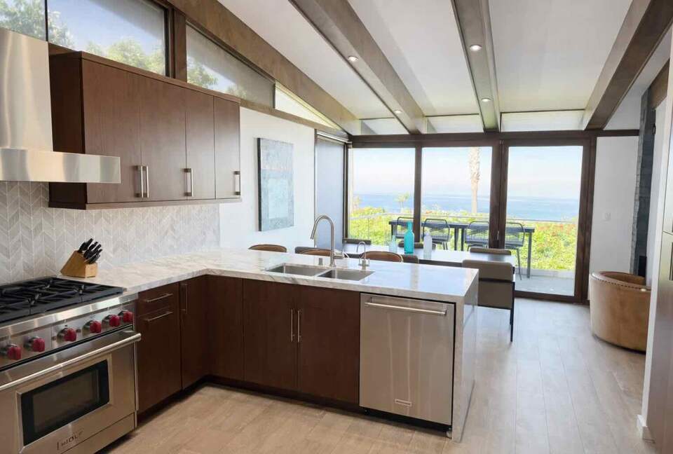 Palos Verdes Luxury Retreat with Sunset Terraces - Palos Verdes Estates, California