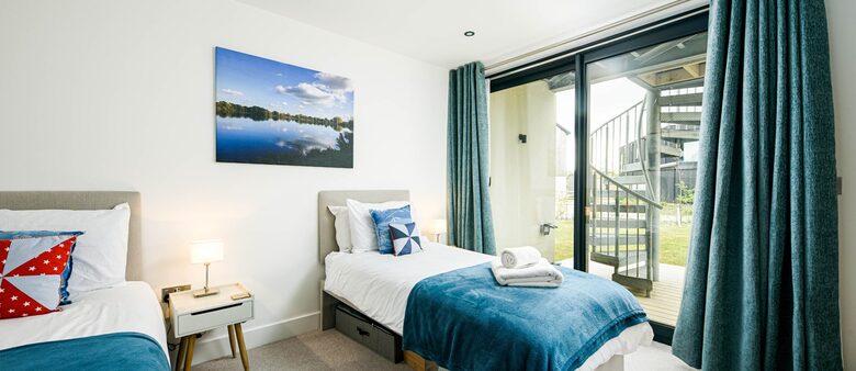 Elegant Retreat at Silverlake - Dorchester, United Kingdom