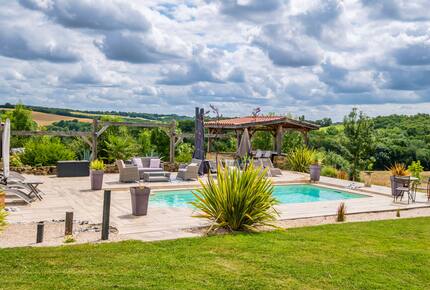 An Elegant 18th-Century Farmhouse in the Gers Countryside - Saint-Justin, France