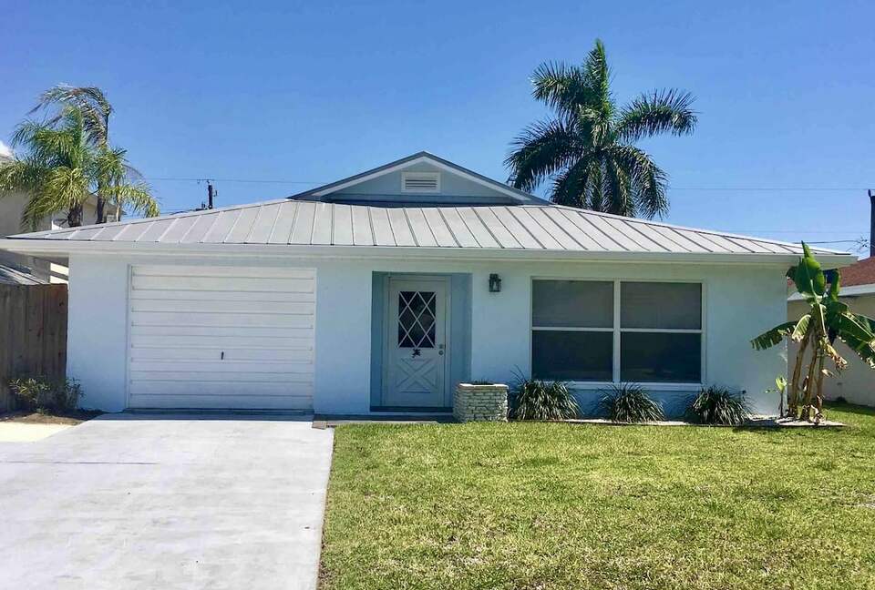 Heated Saltwater Pool Cottage Near Vanderbilt Beach - Naples, Florida