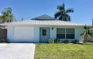 Heated Saltwater Pool Cottage Near Vanderbilt Beach - Naples, Florida