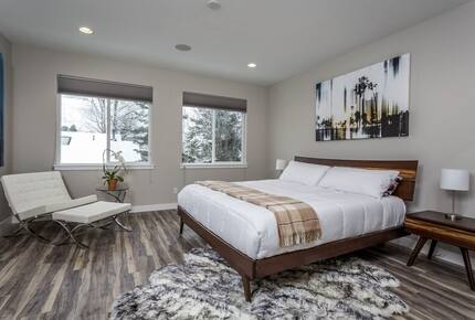 Luxe Rooftop Views Across Anchorage’s Park Strip - Anchorage, Alaska