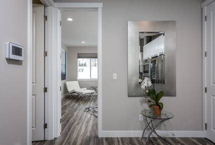 Luxe Rooftop Views Across Anchorage’s Park Strip - Anchorage, Alaska