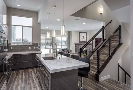 Luxe Rooftop Views Across Anchorage’s Park Strip - Anchorage, Alaska