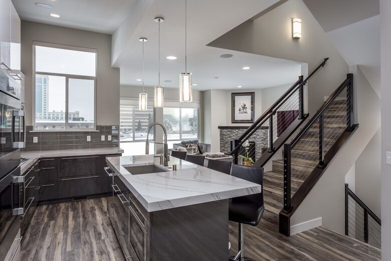 Luxe Rooftop Views Across Anchorage’s Park Strip - Anchorage, Alaska