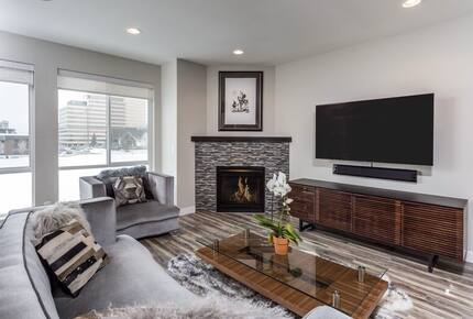 Luxe Rooftop Views Across Anchorage’s Park Strip - Anchorage, Alaska