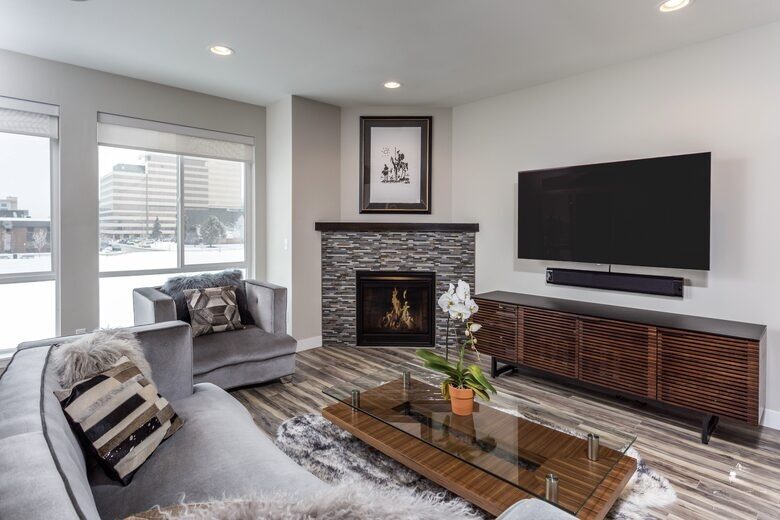 Luxe Rooftop Views Across Anchorage’s Park Strip - Anchorage, Alaska