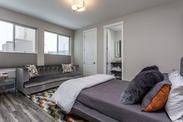 Luxe Rooftop Views Across Anchorage’s Park Strip - Anchorage, Alaska