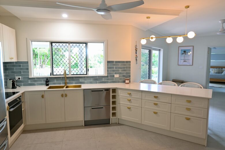 Tropical Garden Pool Retreat Near Trinity Beach - Trinity Beach, Australia