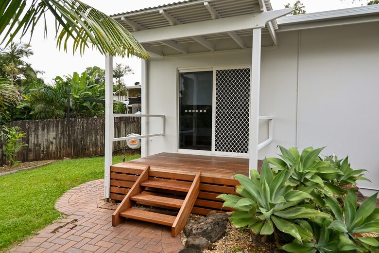Tropical Garden Pool Retreat Near Trinity Beach - Trinity Beach, Australia