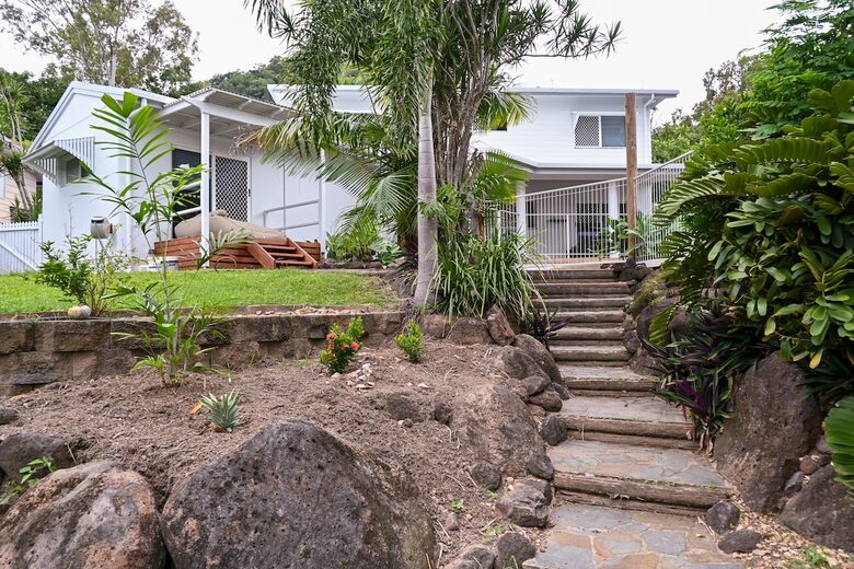 Tropical Garden Pool Retreat Near Trinity Beach - Trinity Beach, Australia