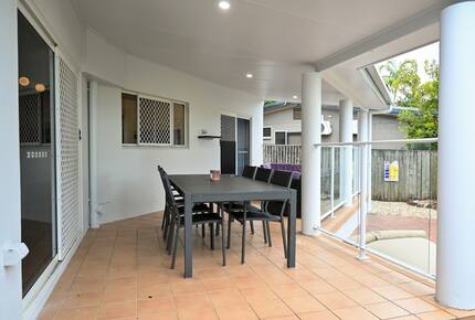 Tropical Garden Pool Retreat Near Trinity Beach - Trinity Beach, Australia