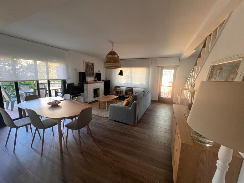 Renovated Peninsula Home Near Pristine Beaches - O Grove, Pontevedra, Spain