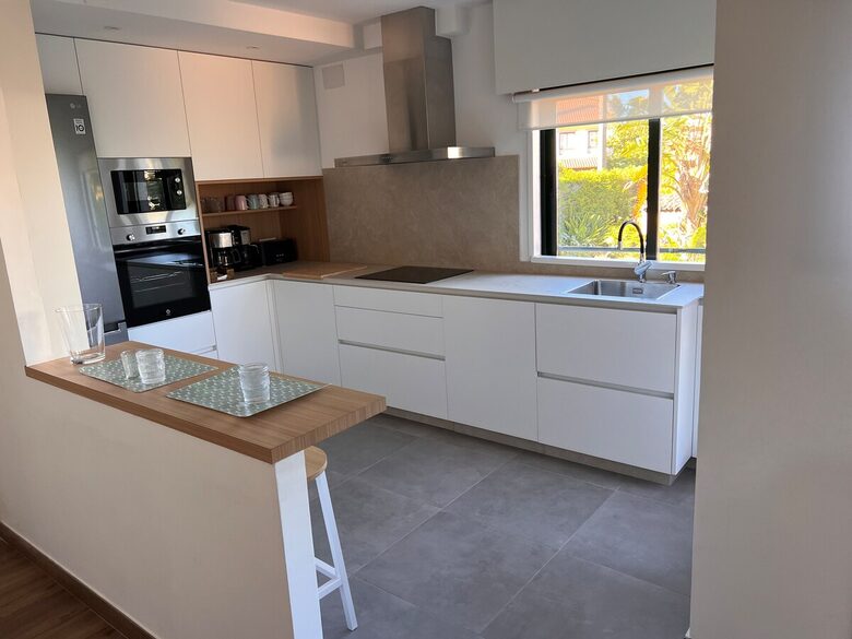Renovated Peninsula Home Near Pristine Beaches - O Grove, Pontevedra, Spain