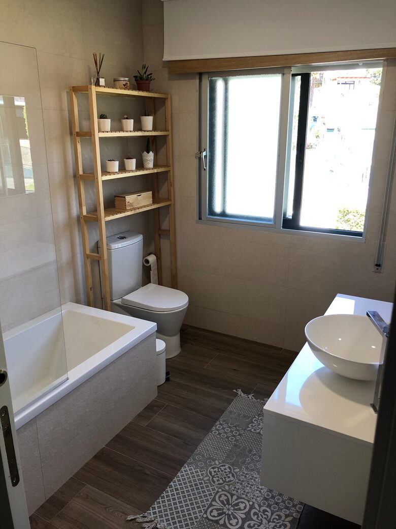 Renovated Peninsula Home Near Pristine Beaches - O Grove, Pontevedra, Spain