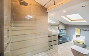 An Elegant 18th-Century Farmhouse in the Gers Countryside - Saint-Justin, France