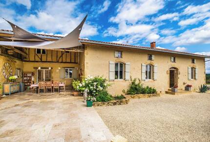 An Elegant 18th-Century Farmhouse in the Gers Countryside - Saint-Justin, France