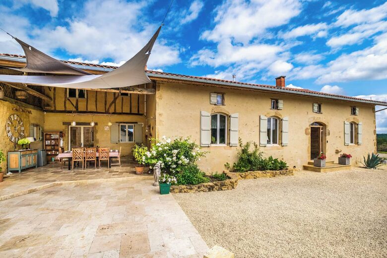 An Elegant 18th-Century Farmhouse in the Gers Countryside - Saint-Justin, France