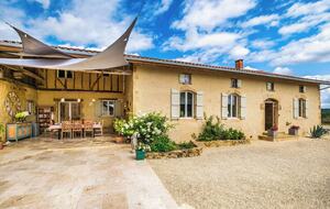 An Elegant 18th-Century Farmhouse in the Gers Countryside - Saint-Justin, France