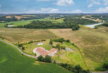 An Elegant 18th-Century Farmhouse in the Gers Countryside - Saint-Justin, France