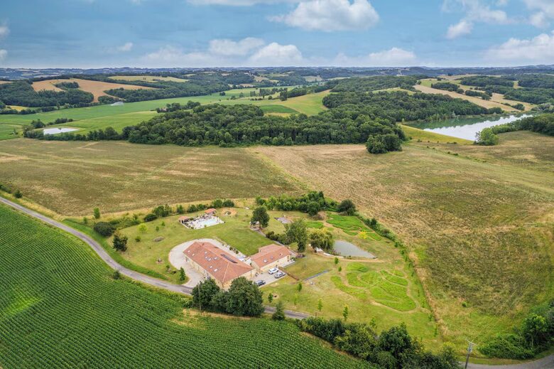 An Elegant 18th-Century Farmhouse in the Gers Countryside - Saint-Justin, France