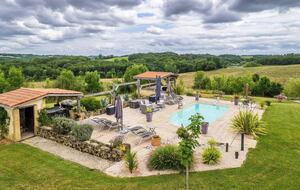 An Elegant 18th-Century Farmhouse in the Gers Countryside - Saint-Justin, France