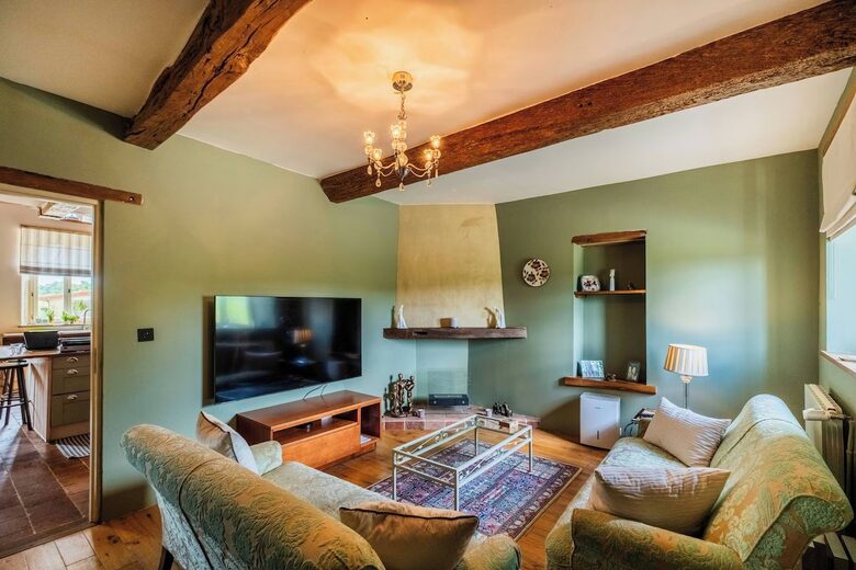 An Elegant 18th-Century Farmhouse in the Gers Countryside - Saint-Justin, France