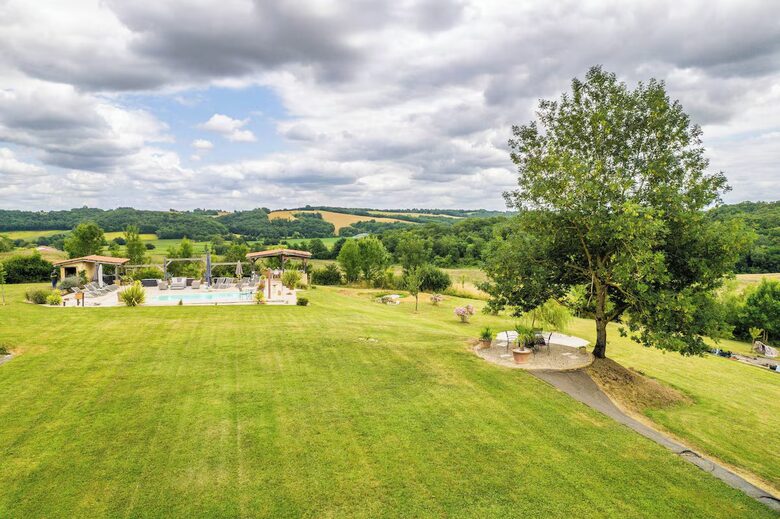 An Elegant 18th-Century Farmhouse in the Gers Countryside - Saint-Justin, France