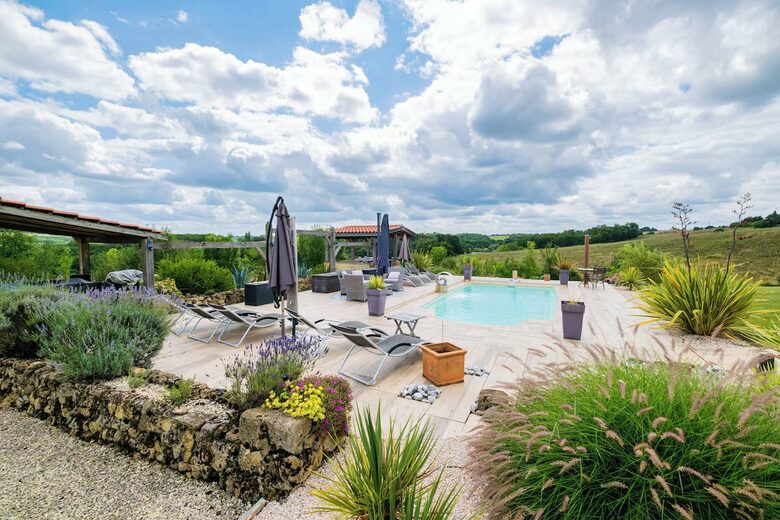 An Elegant 18th-Century Farmhouse in the Gers Countryside - Saint-Justin, France