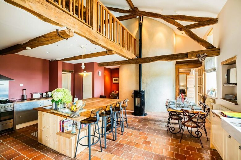 An Elegant 18th-Century Farmhouse in the Gers Countryside - Saint-Justin, France