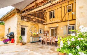 An Elegant 18th-Century Farmhouse in the Gers Countryside - Saint-Justin, France