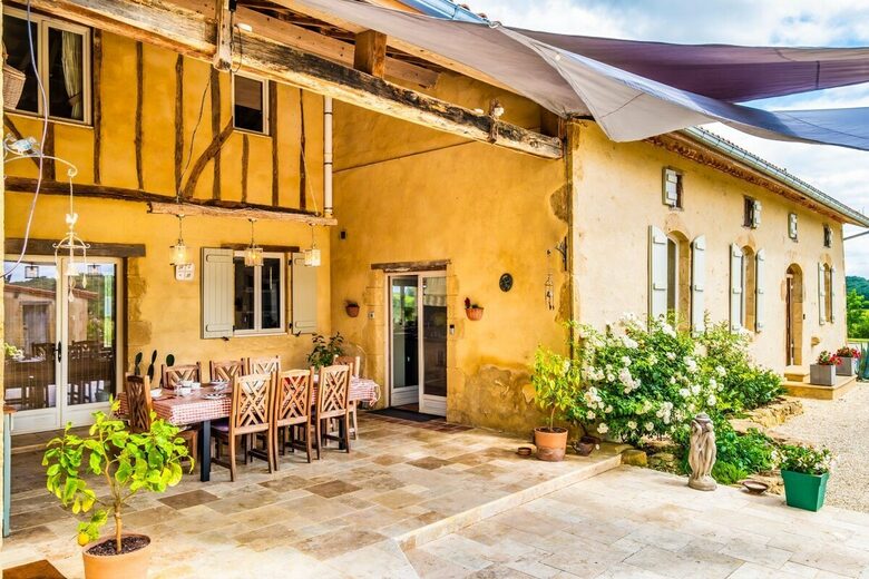 An Elegant 18th-Century Farmhouse in the Gers Countryside - Saint-Justin, France