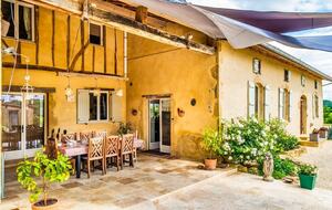 An Elegant 18th-Century Farmhouse in the Gers Countryside - Saint-Justin, France