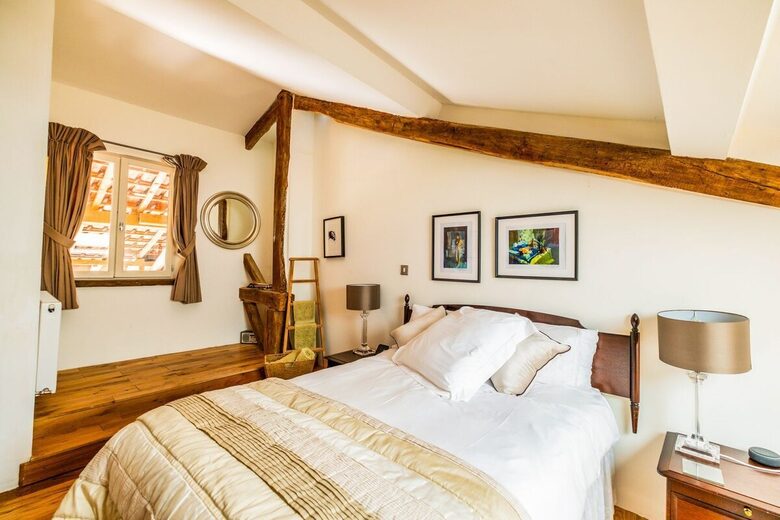 An Elegant 18th-Century Farmhouse in the Gers Countryside - Saint-Justin, France