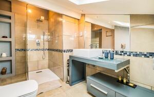 An Elegant 18th-Century Farmhouse in the Gers Countryside - Saint-Justin, France